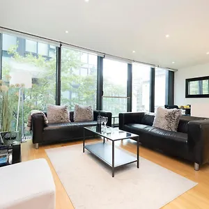 Altido Elegant Flat Near The Meadows With Parking Apartment